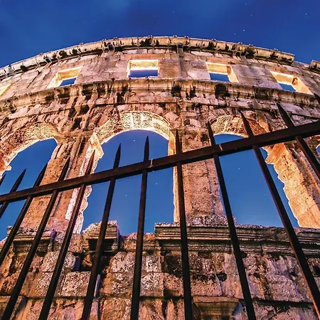 Amazing In Sikici With Wifi Semesterbostad Pula